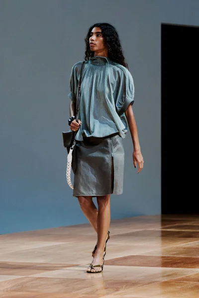 Look 49